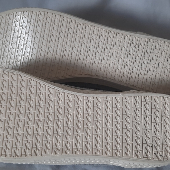 Billabong Grey Slip On Tennis Sneakers Size 9.5 - Picture 5 of 6